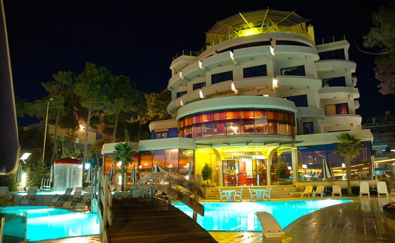 Vela Hotel Restaurant 골렘 외부 사진