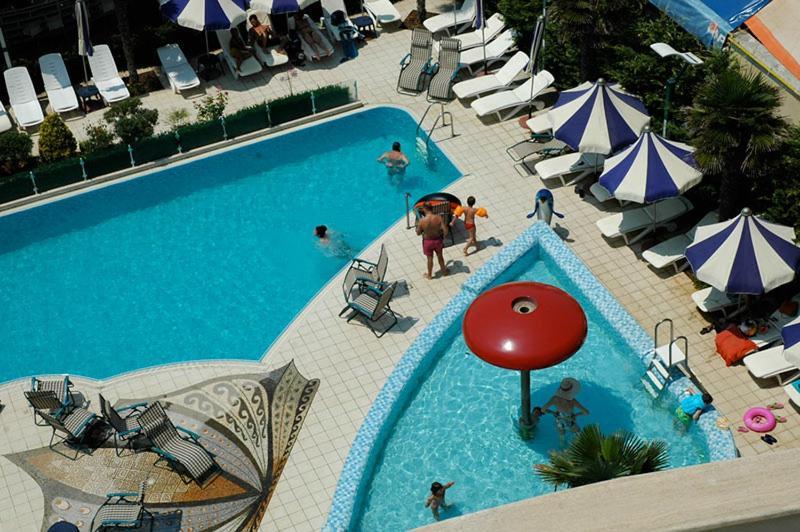 Vela Hotel Restaurant 골렘 외부 사진