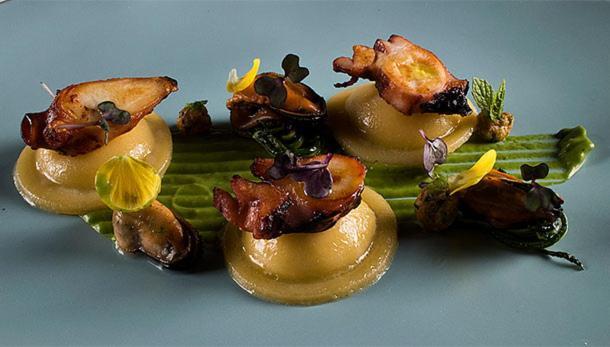 Vela Hotel Restaurant 골렘 외부 사진