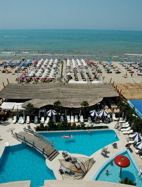 Vela Hotel Restaurant 골렘 외부 사진