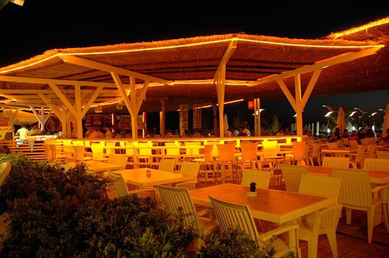 Vela Hotel Restaurant 골렘 외부 사진