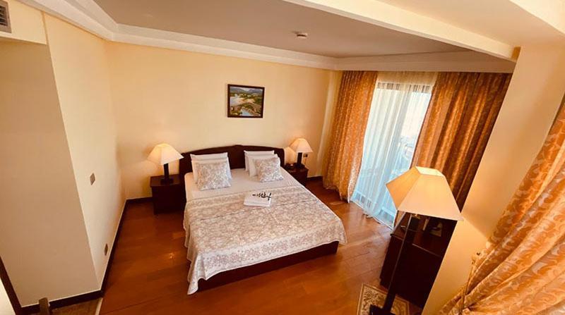 Vela Hotel Restaurant 골렘 외부 사진