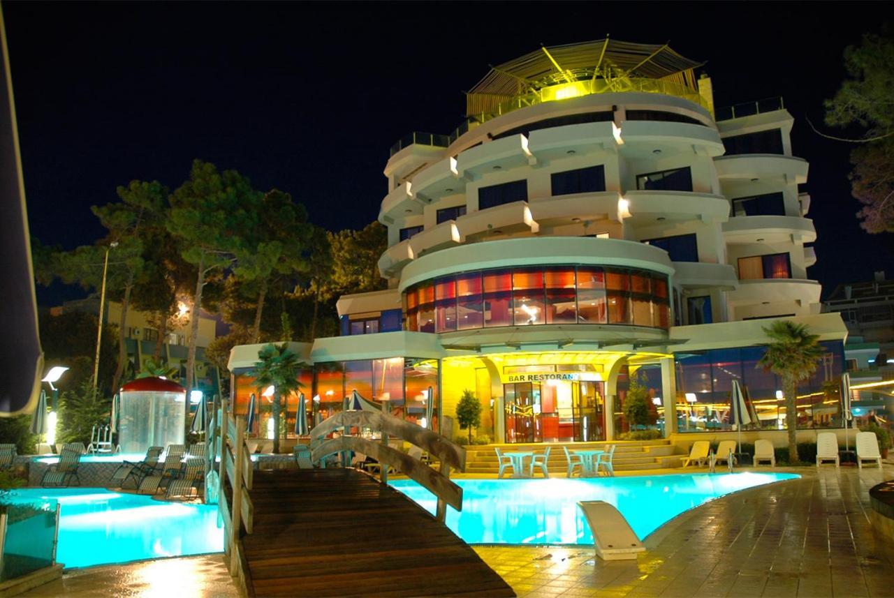 Vela Hotel Restaurant 골렘 외부 사진