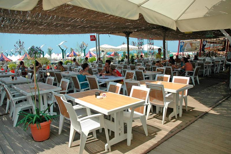 Vela Hotel Restaurant 골렘 외부 사진