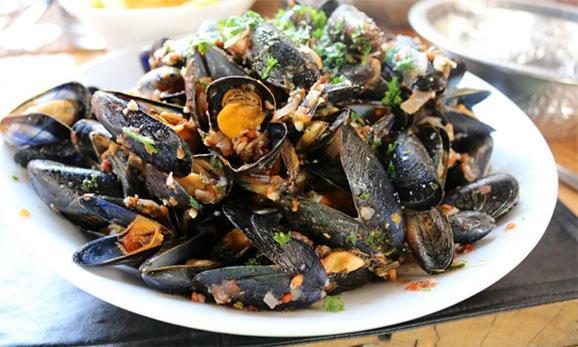 Vela Hotel Restaurant 골렘 외부 사진