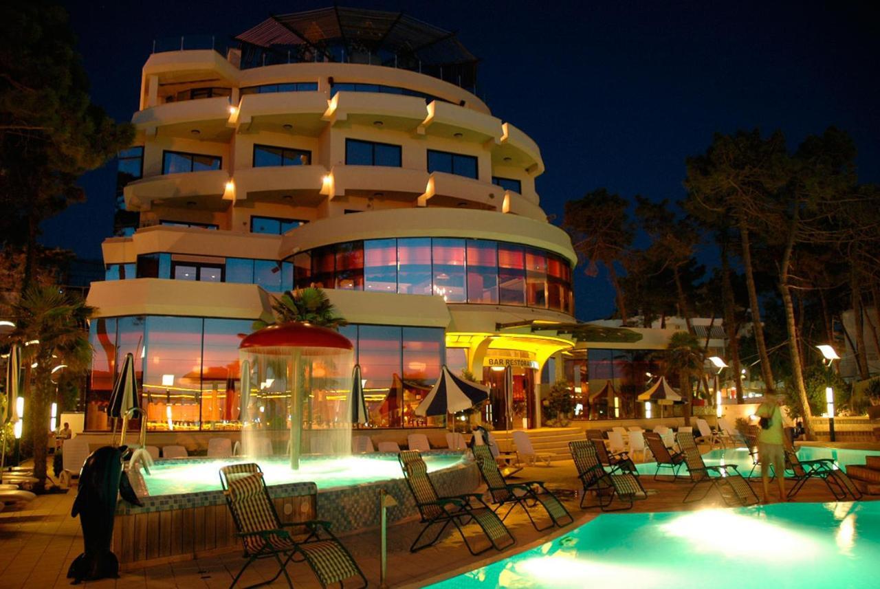 Vela Hotel Restaurant 골렘 외부 사진