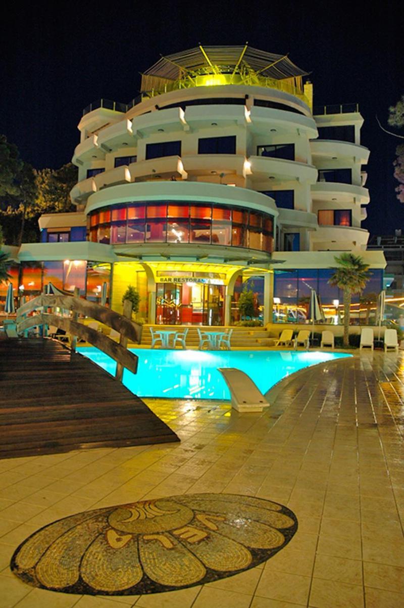 Vela Hotel Restaurant 골렘 외부 사진