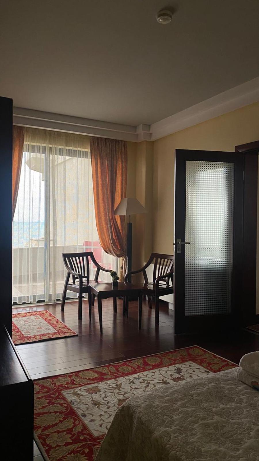 Vela Hotel Restaurant 골렘 외부 사진